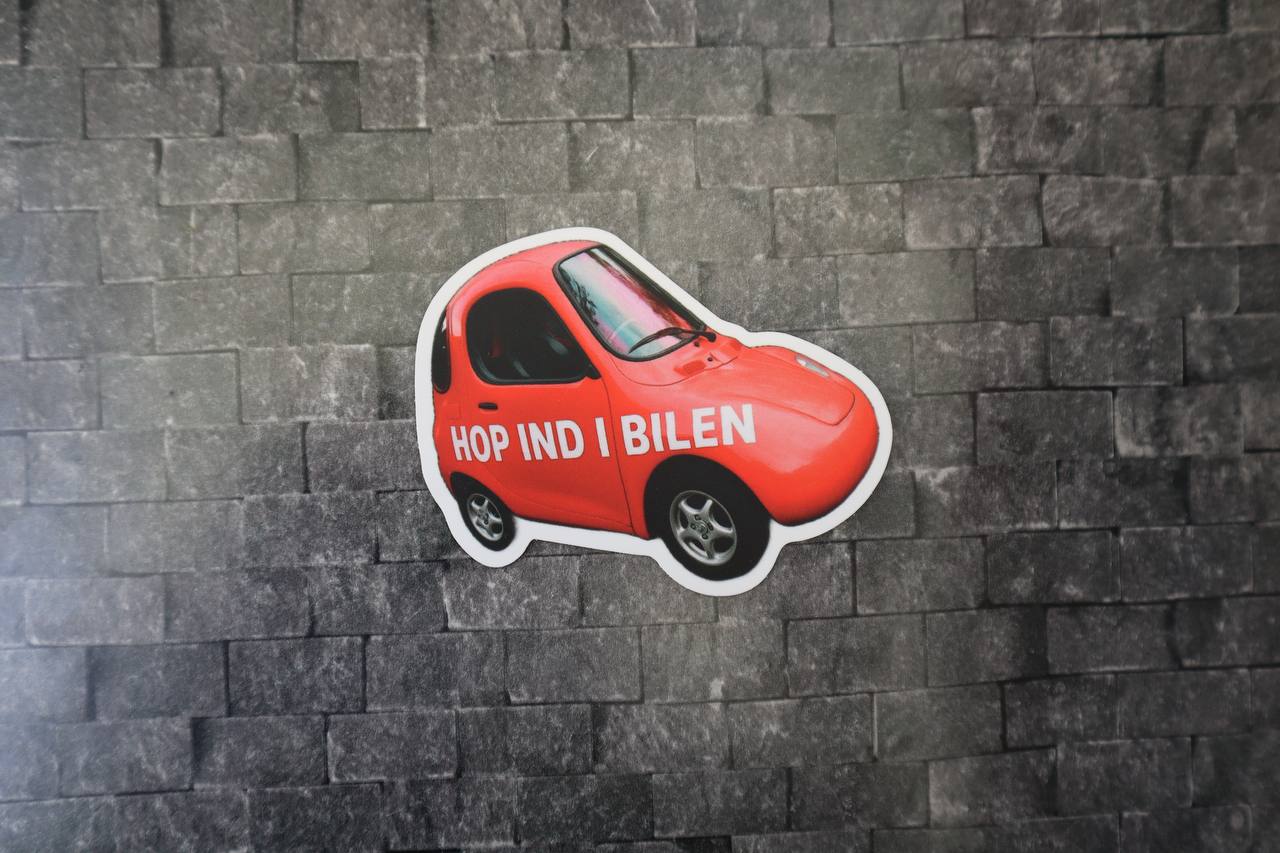 Hop ind i bilen